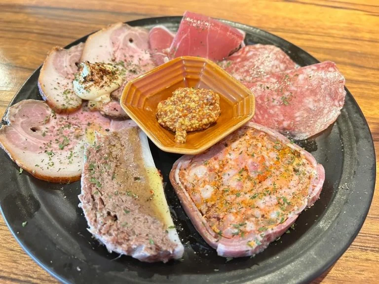 【 ランチからディナーまで】名古屋で人気のバル体験🍻