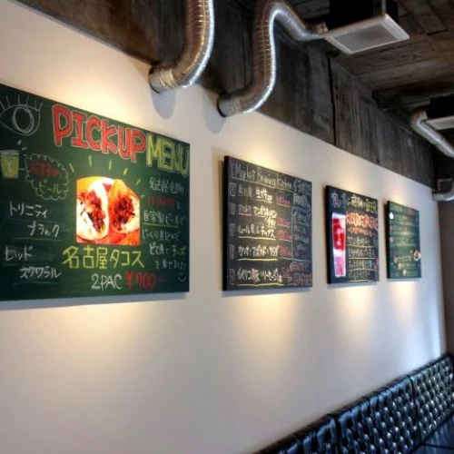 名駅でカジュアルな飲み会は当店へ、メニューボードにもご注目ください