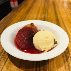 イチジクのコンポート ラムレーズンアイス添え🍨✨